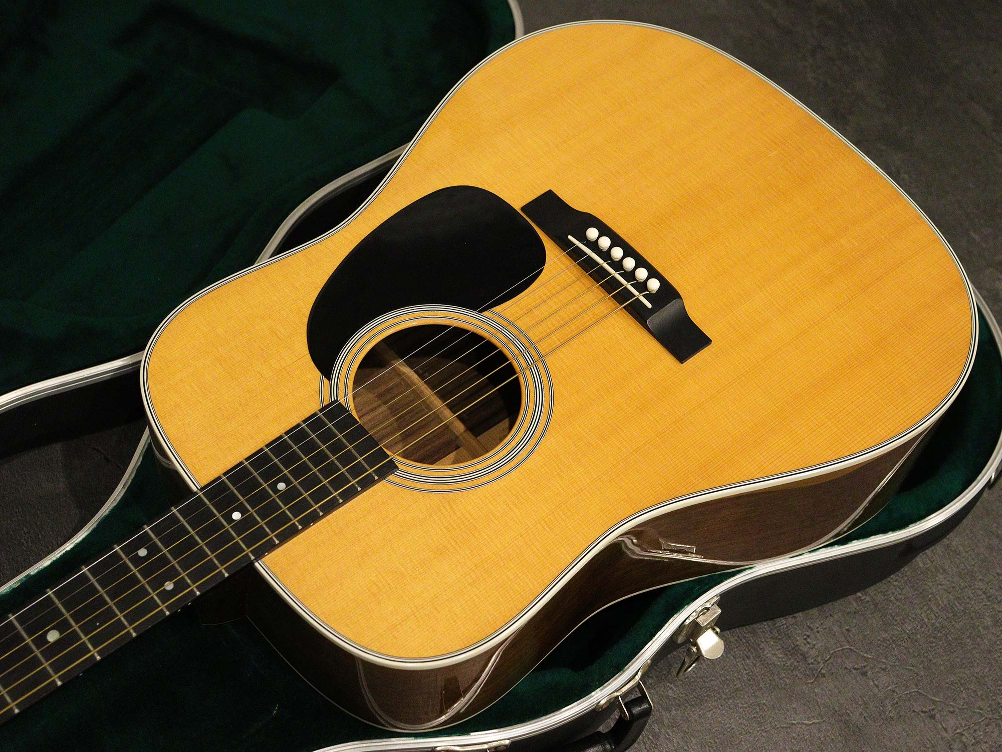 Martin D-28 Custom Premium Grade 2018